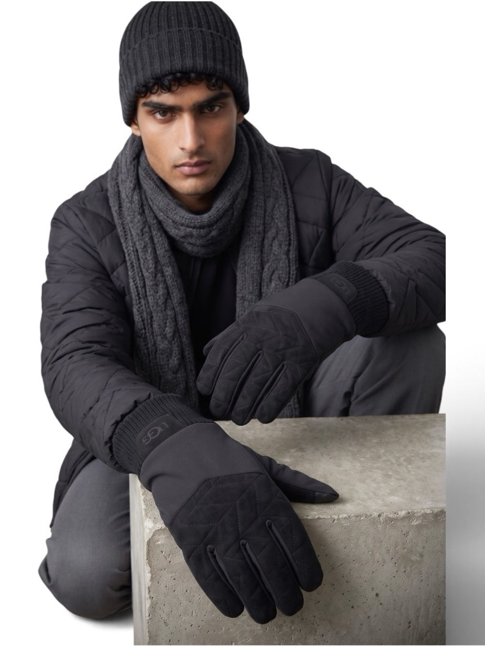 UGG Quilted Performance Tech Touch Gloves Black S/M NWT
